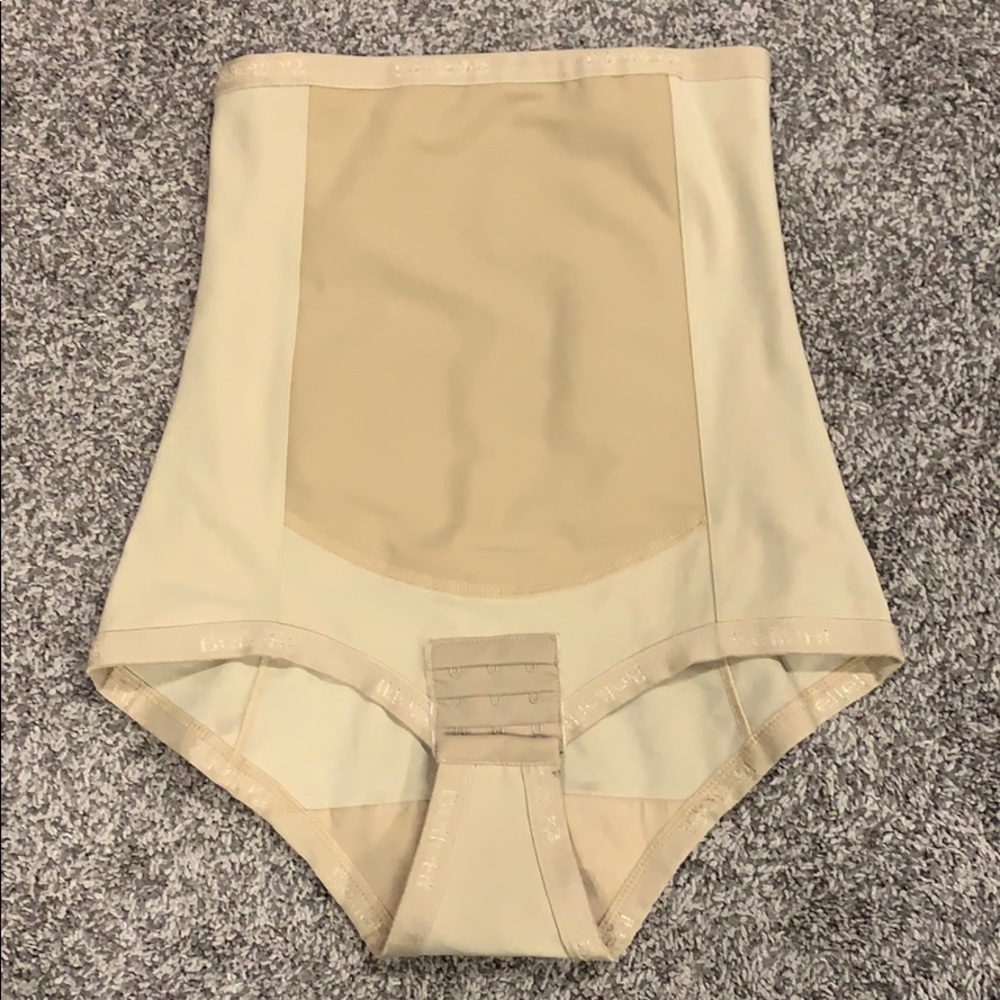 BNWOT❣️ bellefit Medium Postpartum corset